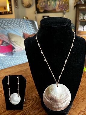 Blue Ruby pearl and shell necklace and bracelet